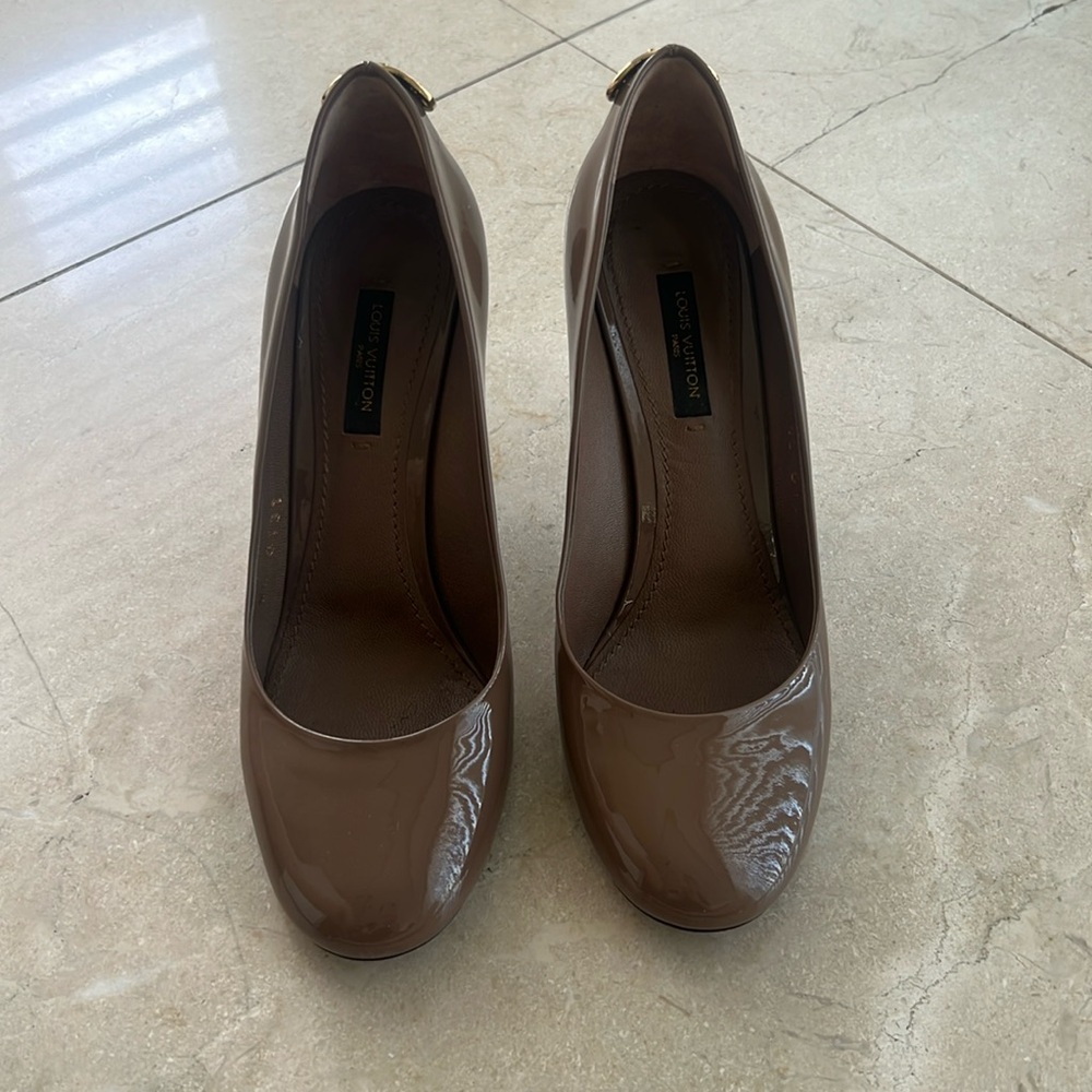 Louis Vuitton Pump (heels)